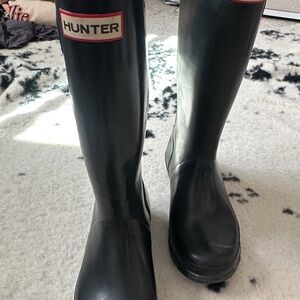 Hunter Women’s Classic Black Tall Gloss Rain Boots